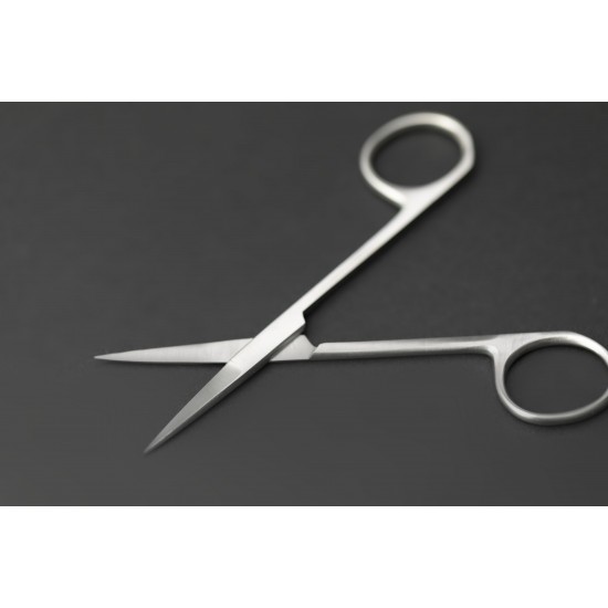 مقص حواجب مستقيم