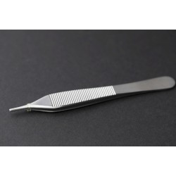 Medical hook forceps with tooth