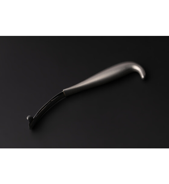 sigmoid notch extra oral retractor